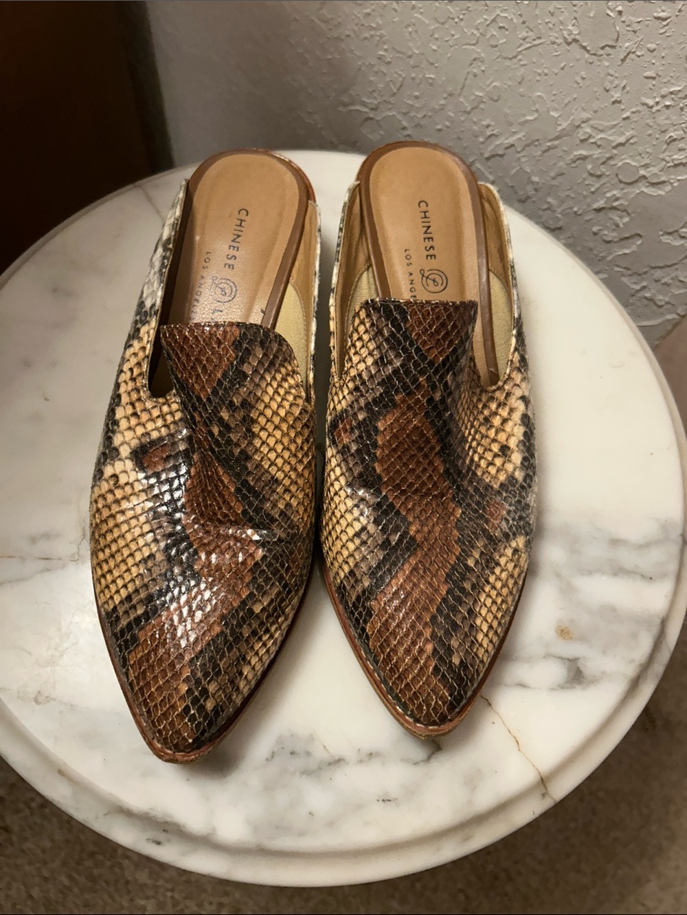 Women’s Chinese Laundry Brown Snake-Print Slip-On Mules. 6.5